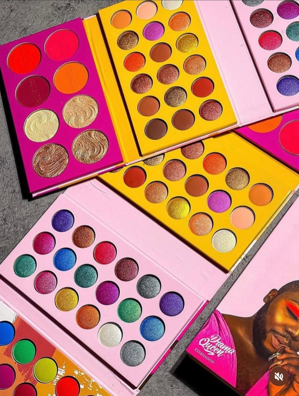Palette de Fards à Paupières 24 Couleurs DRAMA QUEEN – ISSA & DOSE